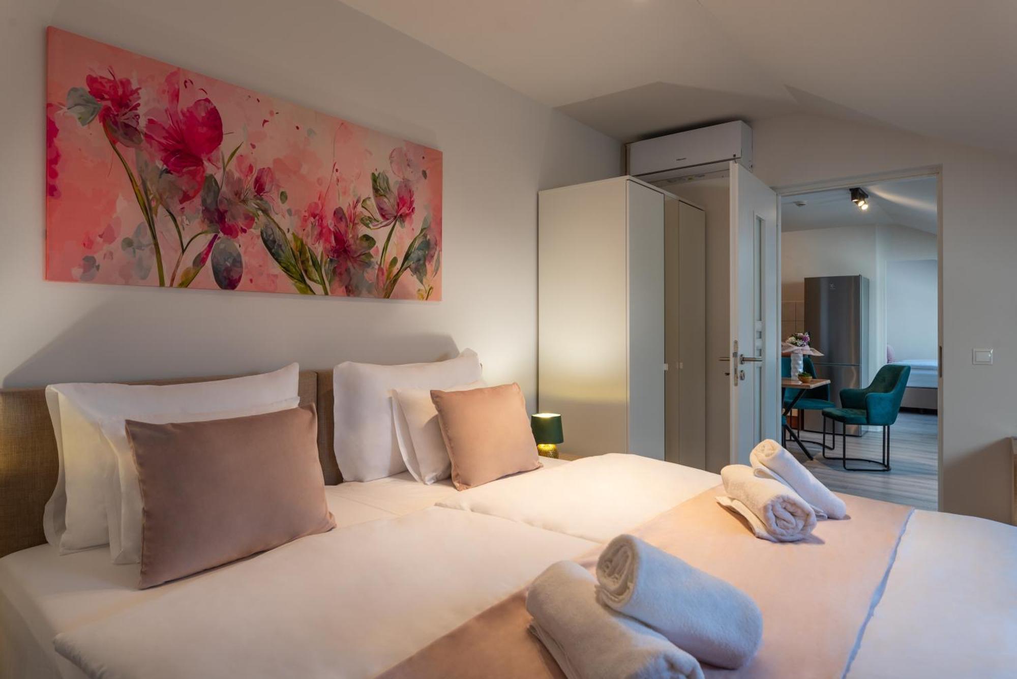 Holdvirag Hotel Sarvar Quarto foto